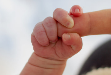 International : les gouvernements agissent pour soutenir les familles vulnérables