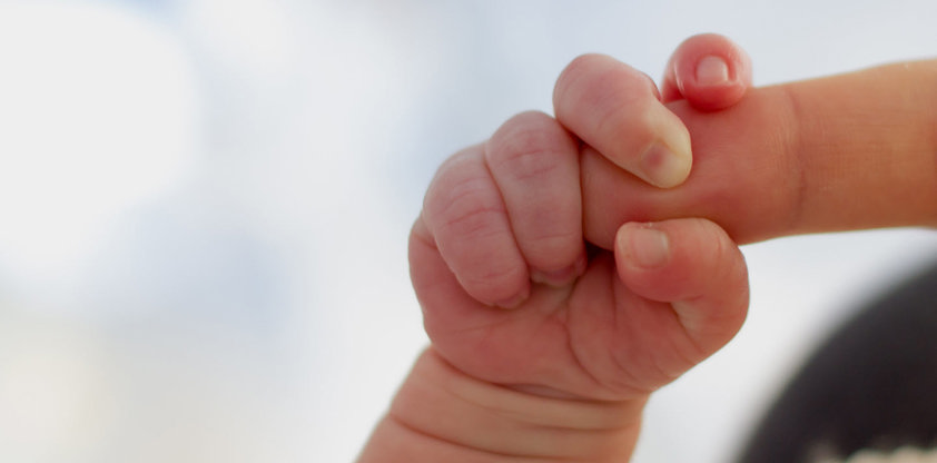 International : les gouvernements agissent pour soutenir les familles vulnérables