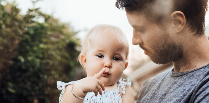 Près d'un parent sur deux estime que les politiques publiques ne valorisent pas le rôle des pères autant que celui des mères