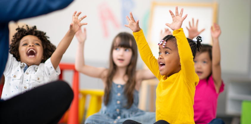 Le masque: quel défi pour le développement du langage?