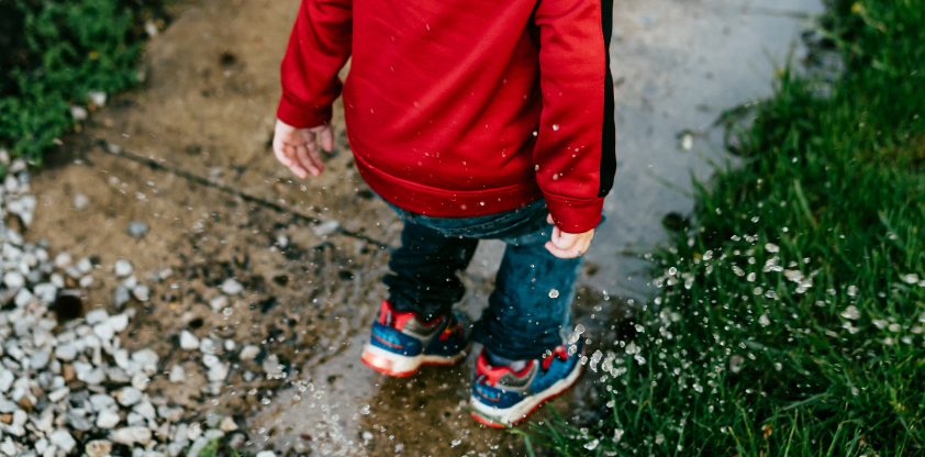 Les enfants solitaires plus à risque d’être rejetés ou intimidés, selon une étude