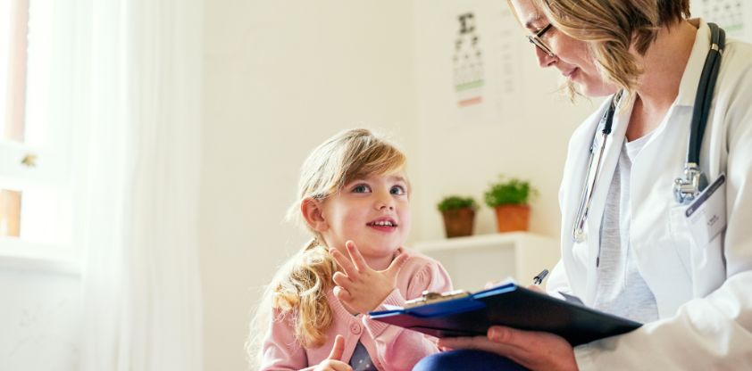 Un rapport qui fait état des obstacles à l’accès aux soins de santé pour les familles d’expression anglaise du Québec