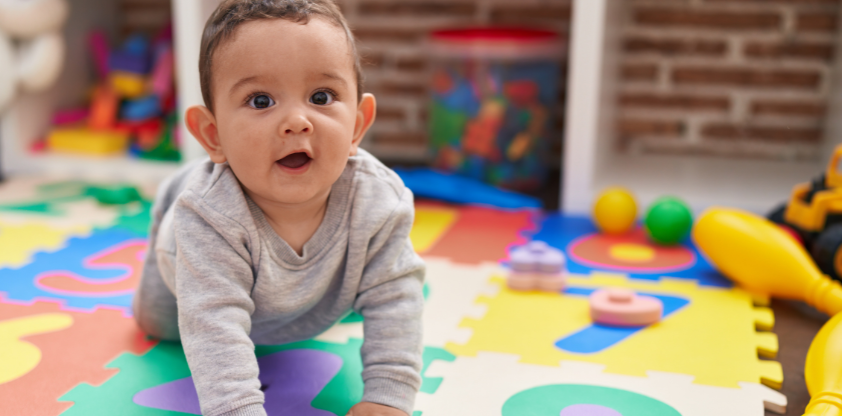 Accès aux services de garde éducatifs à coûts réduits pour les familles demandeuses d’asile : ce qu’il faut savoir 