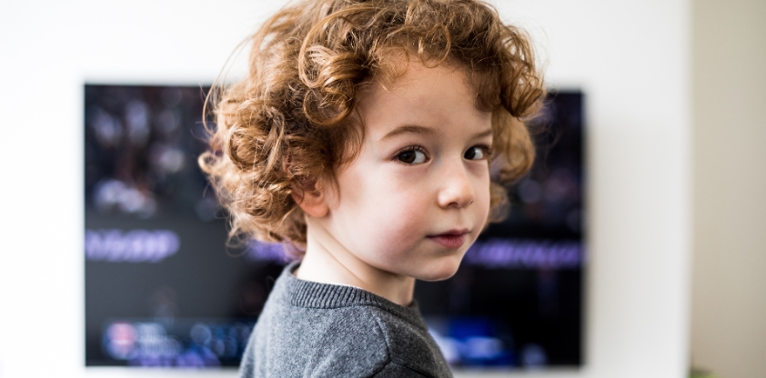 
Les écrans et les tout-petits : des précautions s’imposent pour limiter les risques