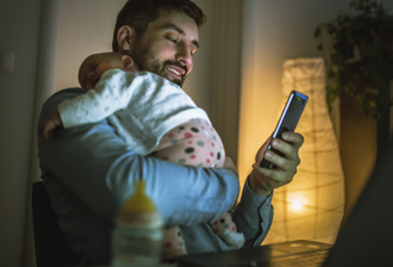 Un nouveau projet-pilote pour aider les pères à mieux concilier famille, travail et études